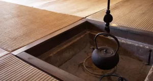 鉄瓶が出てきたら｜外は漆で仕上げてある。洗うと剥げる